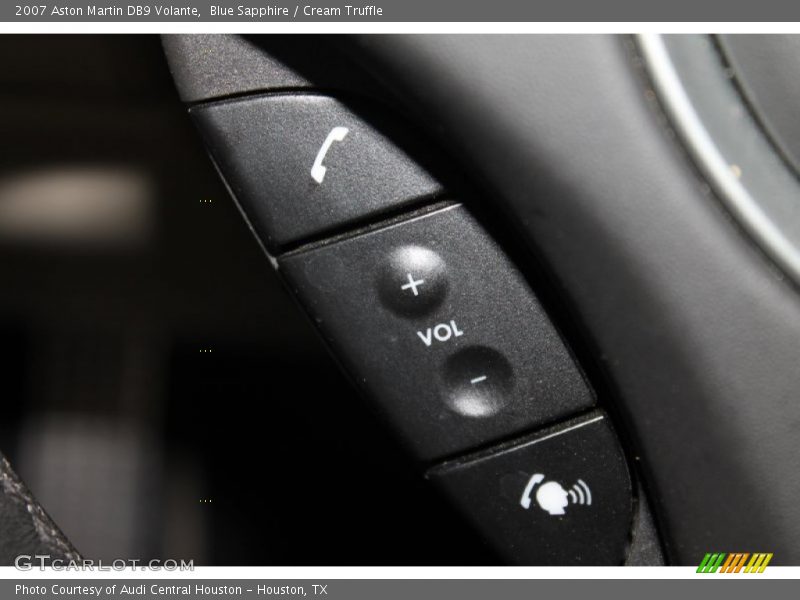 Controls of 2007 DB9 Volante