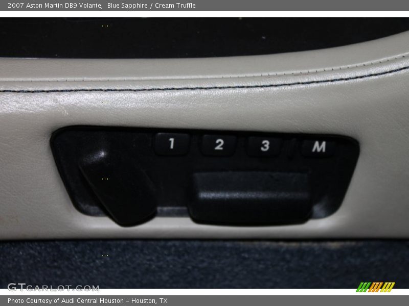 Controls of 2007 DB9 Volante