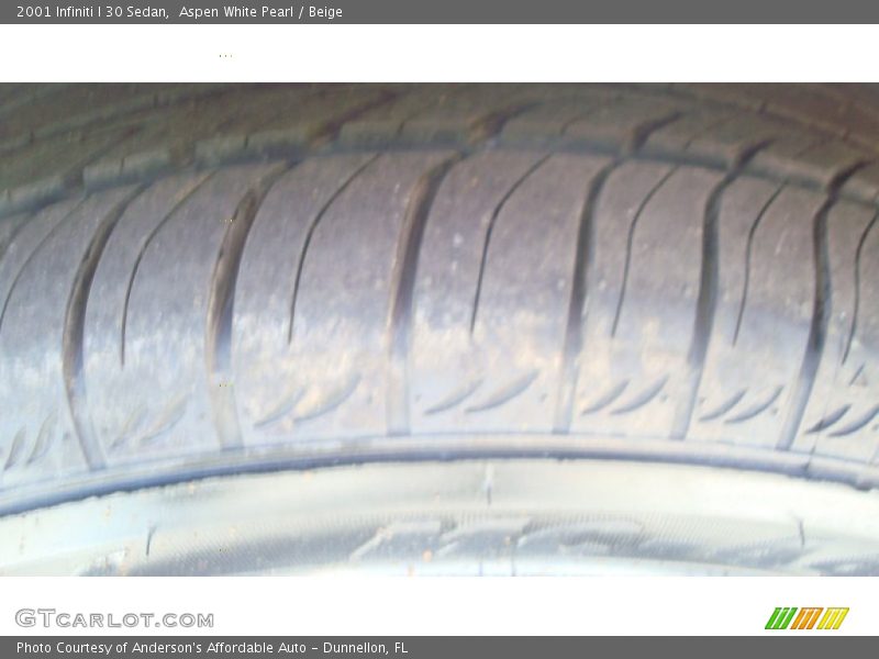 Aspen White Pearl / Beige 2001 Infiniti I 30 Sedan