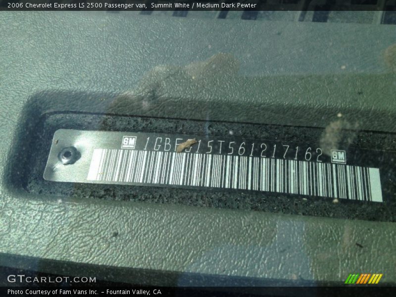 Summit White / Medium Dark Pewter 2006 Chevrolet Express LS 2500 Passenger van