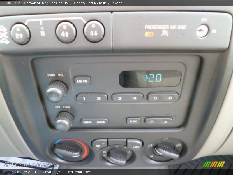 Controls of 2005 Canyon SL Regular Cab 4x4