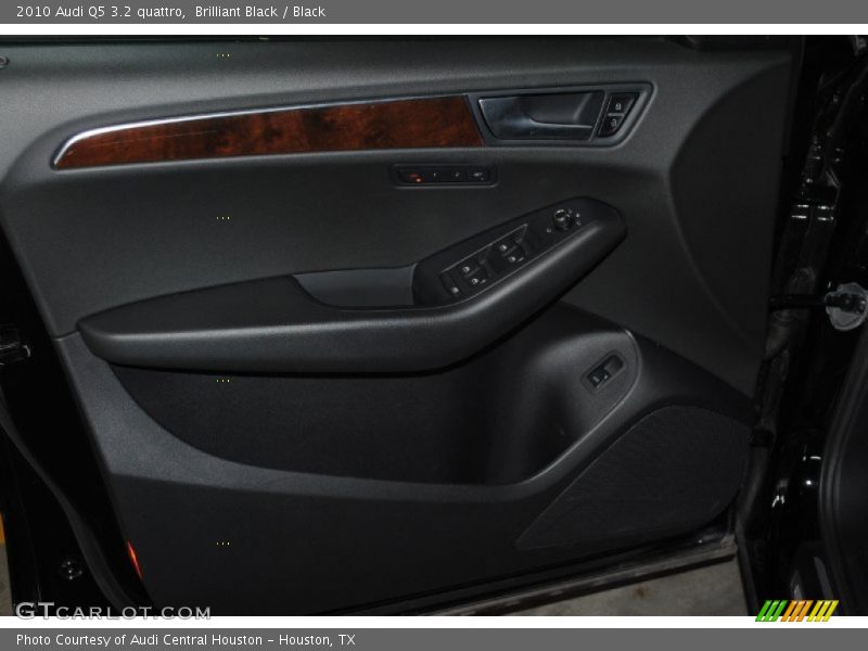 Brilliant Black / Black 2010 Audi Q5 3.2 quattro