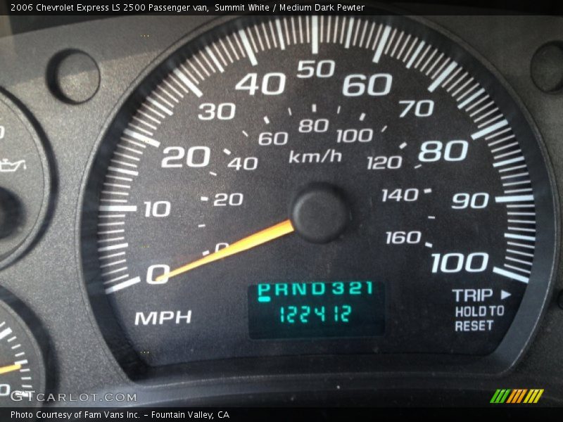 Summit White / Medium Dark Pewter 2006 Chevrolet Express LS 2500 Passenger van