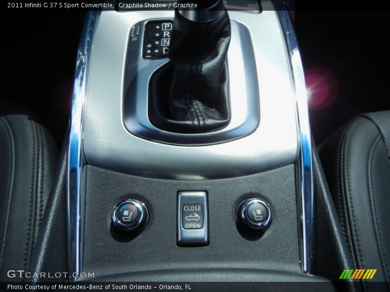 Controls of 2011 G 37 S Sport Convertible