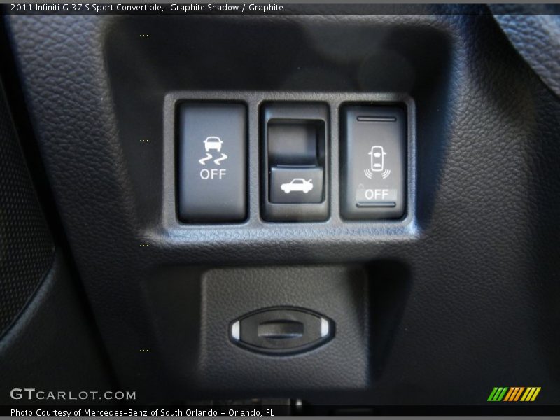 Controls of 2011 G 37 S Sport Convertible