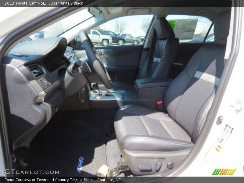 Super White / Black 2013 Toyota Camry SE