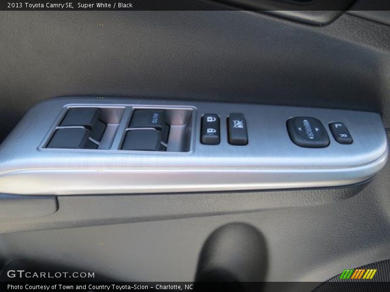 Super White / Black 2013 Toyota Camry SE