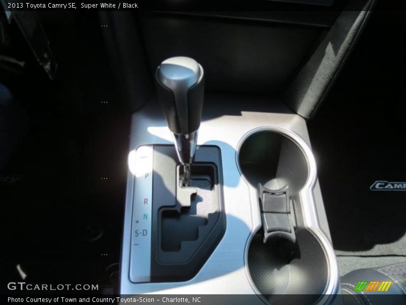 Super White / Black 2013 Toyota Camry SE