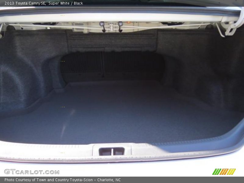 Super White / Black 2013 Toyota Camry SE