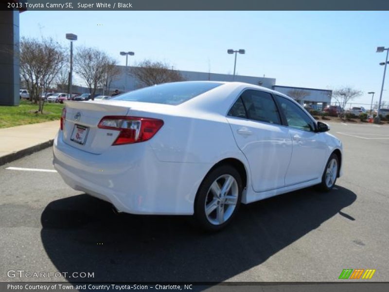 Super White / Black 2013 Toyota Camry SE