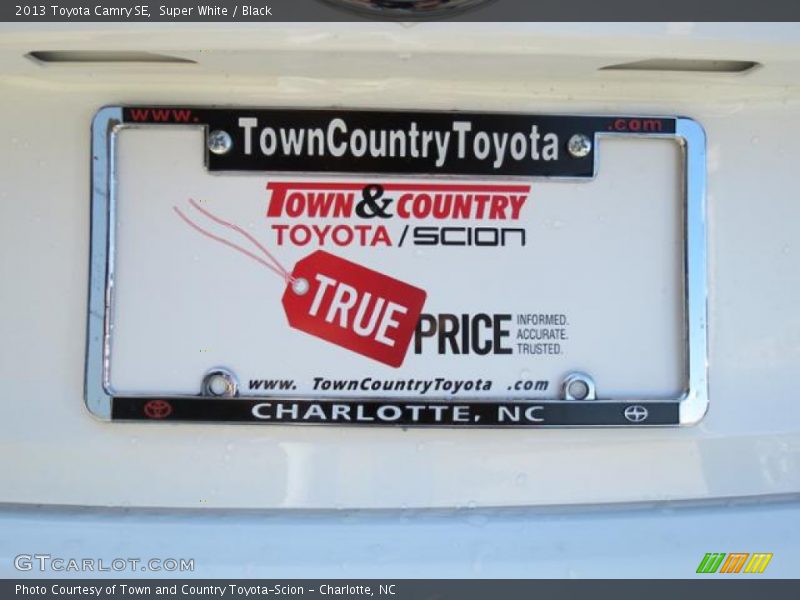Super White / Black 2013 Toyota Camry SE