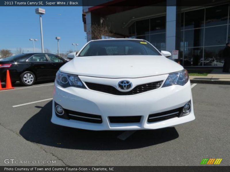 Super White / Black 2013 Toyota Camry SE