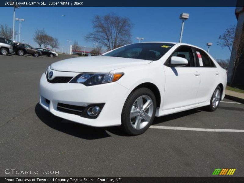 Super White / Black 2013 Toyota Camry SE