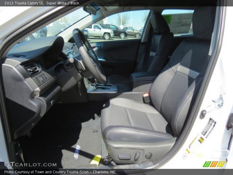 Super White / Black 2013 Toyota Camry SE