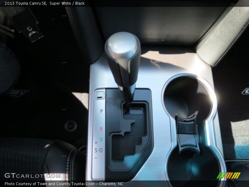 Super White / Black 2013 Toyota Camry SE
