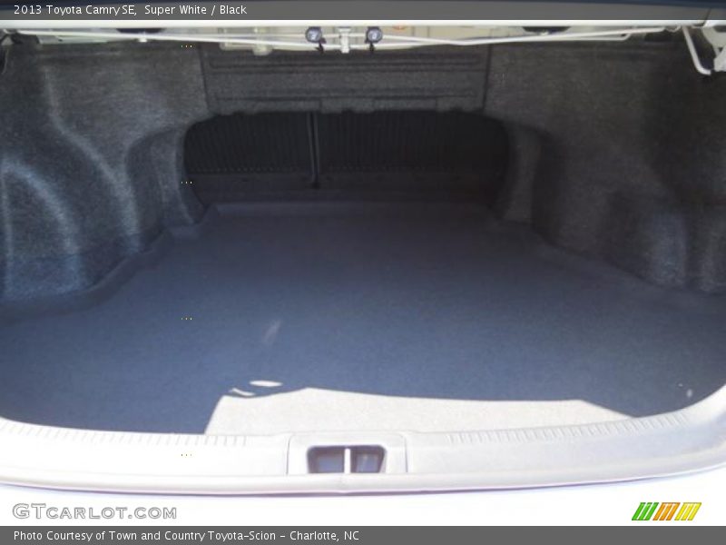 Super White / Black 2013 Toyota Camry SE