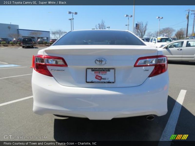 Super White / Black 2013 Toyota Camry SE