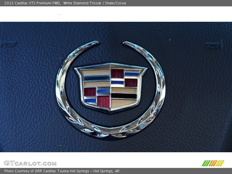 White Diamond Tricoat / Shale/Cocoa 2013 Cadillac XTS Premium FWD