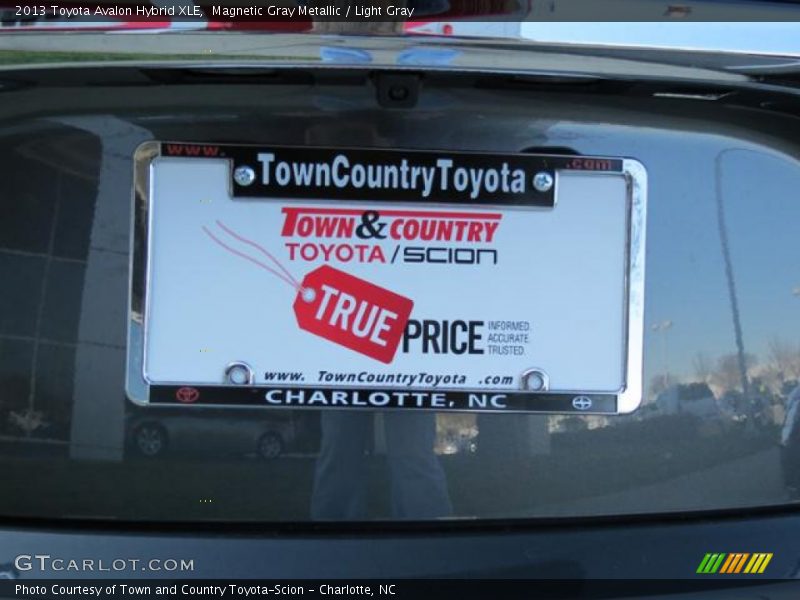 Magnetic Gray Metallic / Light Gray 2013 Toyota Avalon Hybrid XLE