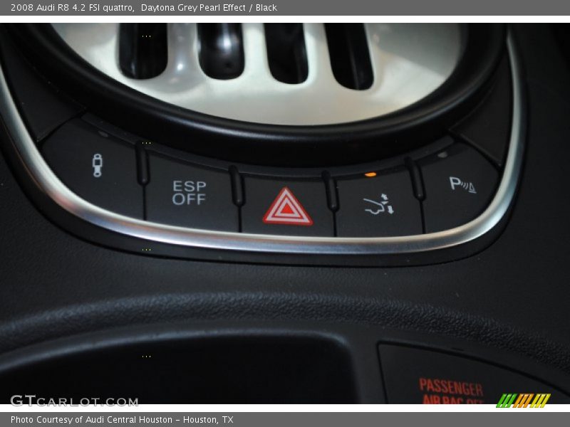 Controls of 2008 R8 4.2 FSI quattro