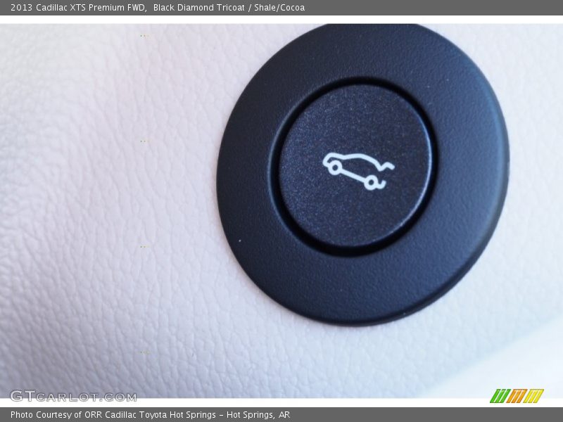 Black Diamond Tricoat / Shale/Cocoa 2013 Cadillac XTS Premium FWD