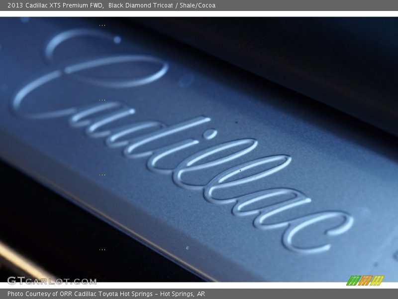 Black Diamond Tricoat / Shale/Cocoa 2013 Cadillac XTS Premium FWD