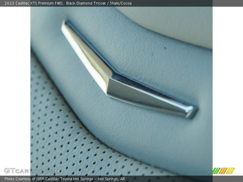 Black Diamond Tricoat / Shale/Cocoa 2013 Cadillac XTS Premium FWD
