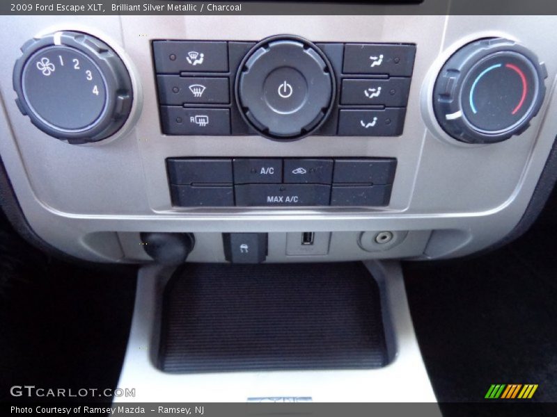 Brilliant Silver Metallic / Charcoal 2009 Ford Escape XLT