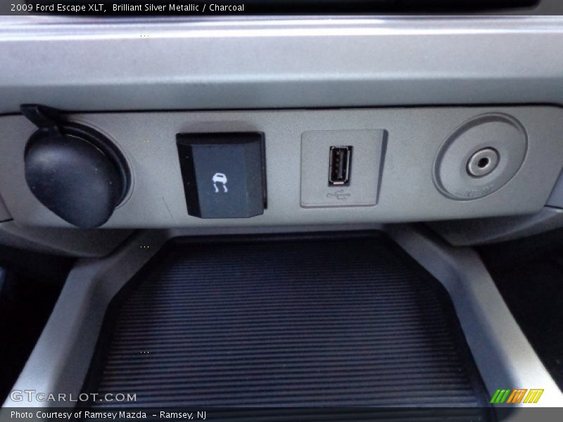 Brilliant Silver Metallic / Charcoal 2009 Ford Escape XLT