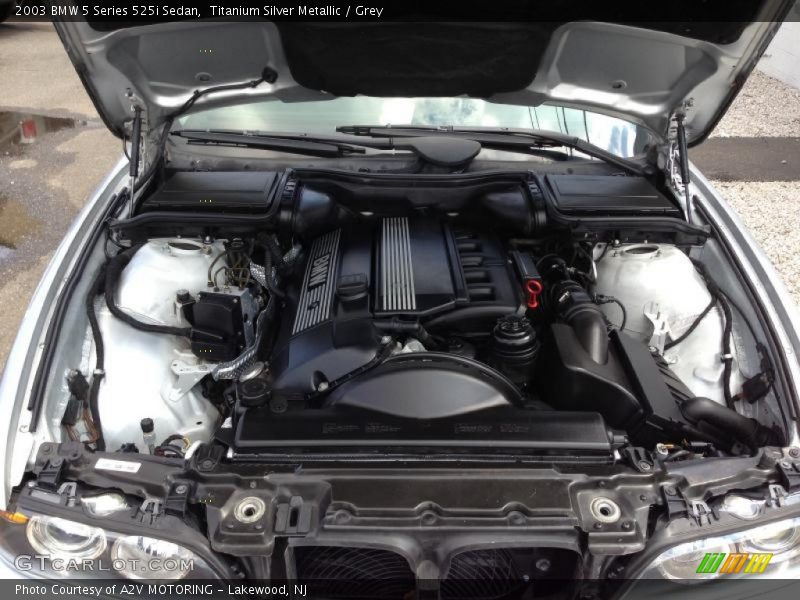 Titanium Silver Metallic / Grey 2003 BMW 5 Series 525i Sedan