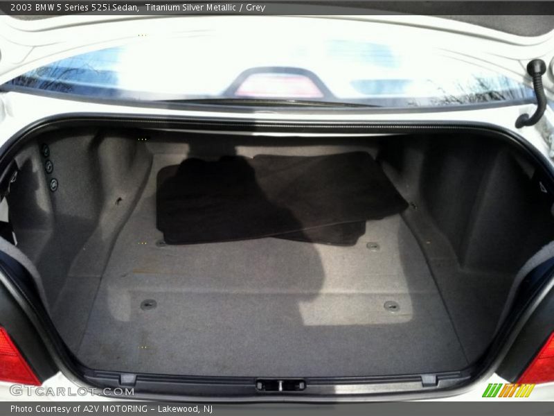  2003 5 Series 525i Sedan Trunk