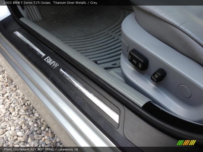 Titanium Silver Metallic / Grey 2003 BMW 5 Series 525i Sedan