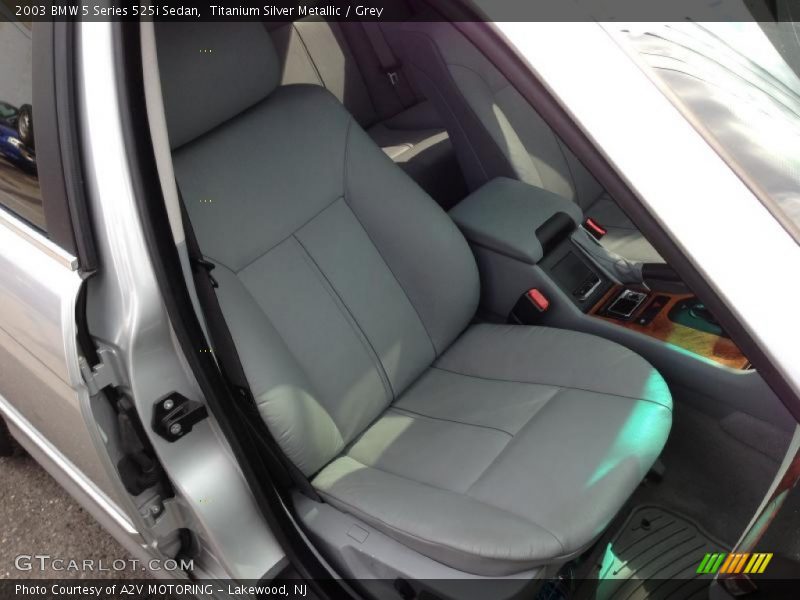 Titanium Silver Metallic / Grey 2003 BMW 5 Series 525i Sedan