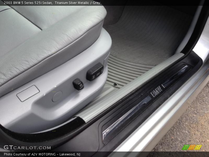 Titanium Silver Metallic / Grey 2003 BMW 5 Series 525i Sedan