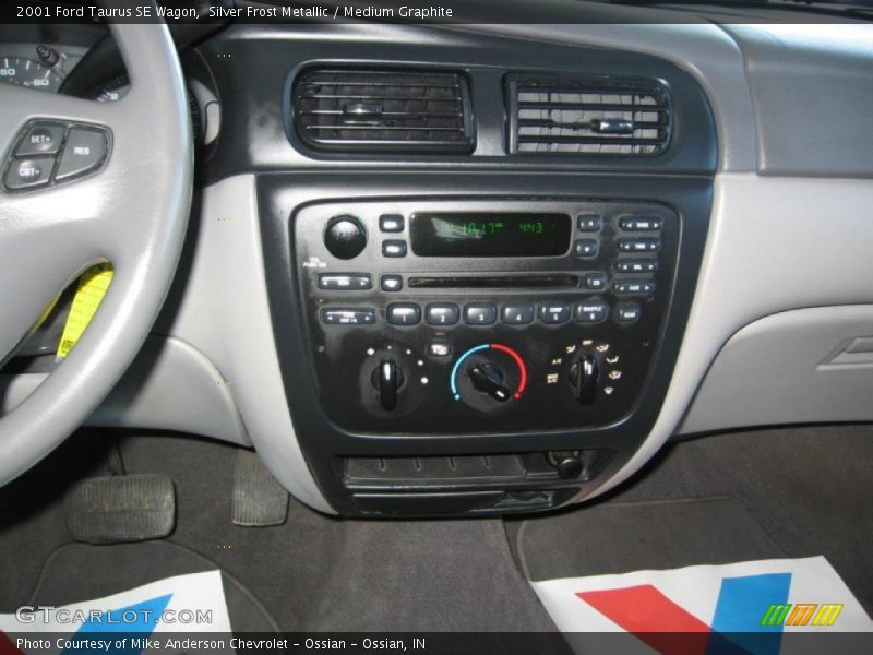 Controls of 2001 Taurus SE Wagon