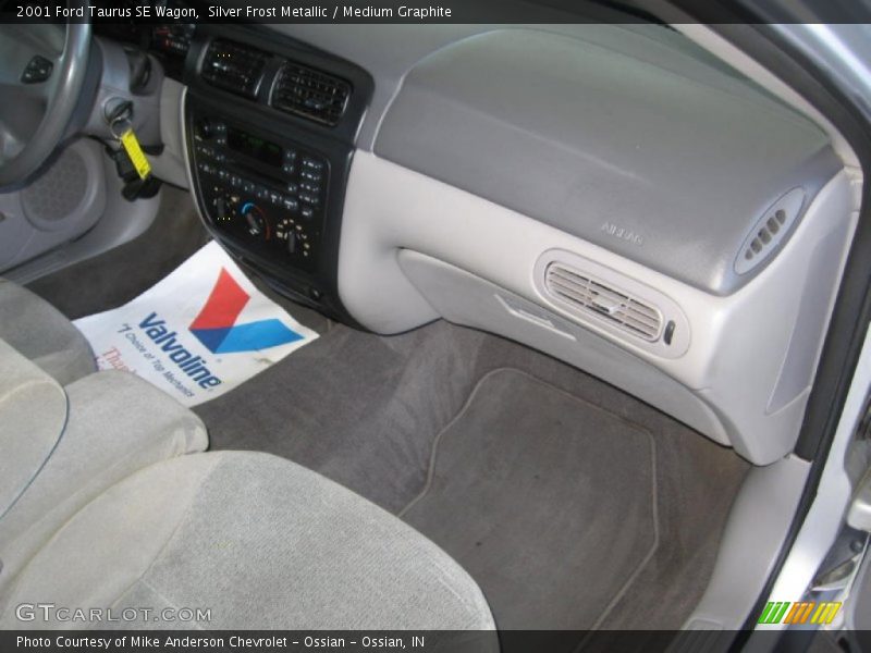 Silver Frost Metallic / Medium Graphite 2001 Ford Taurus SE Wagon