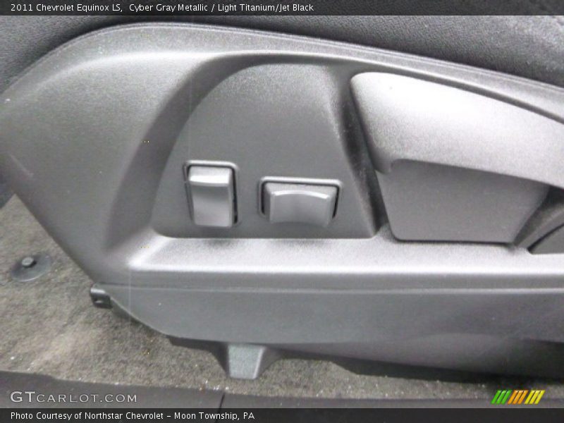 Cyber Gray Metallic / Light Titanium/Jet Black 2011 Chevrolet Equinox LS