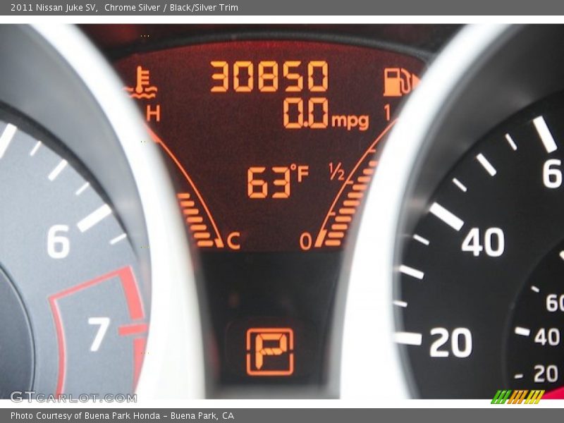 Chrome Silver / Black/Silver Trim 2011 Nissan Juke SV