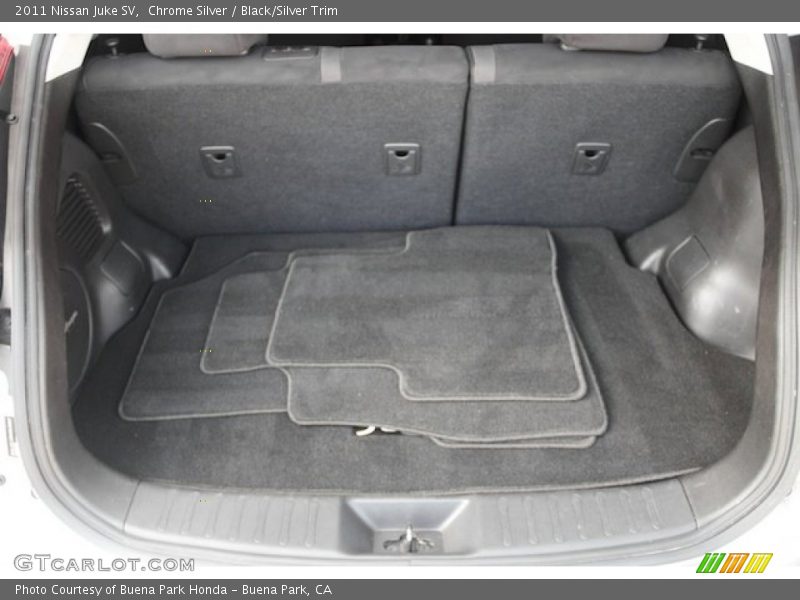 Chrome Silver / Black/Silver Trim 2011 Nissan Juke SV