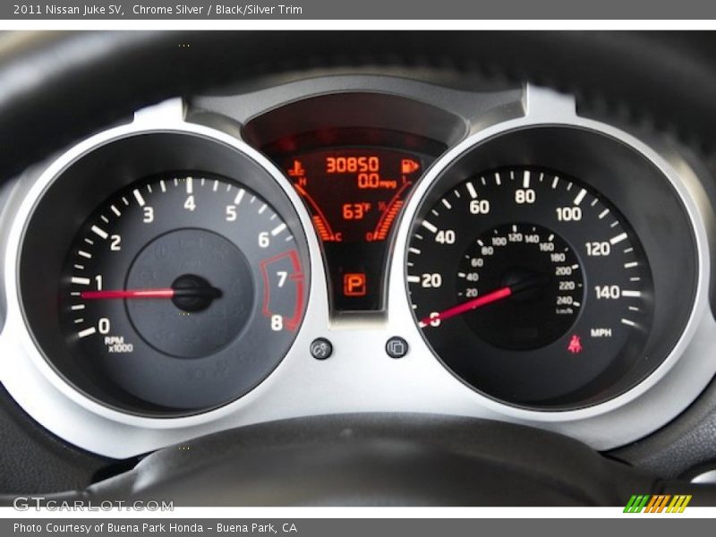 Chrome Silver / Black/Silver Trim 2011 Nissan Juke SV