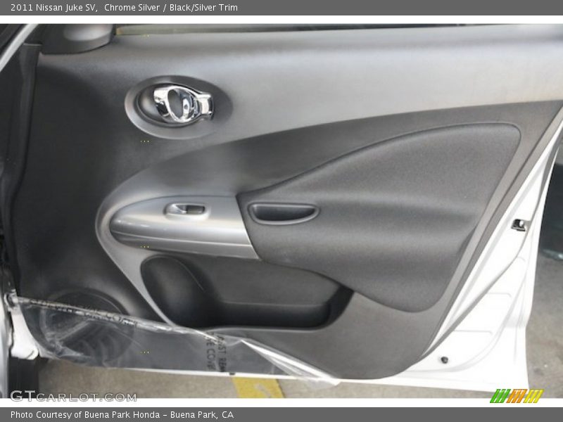 Chrome Silver / Black/Silver Trim 2011 Nissan Juke SV