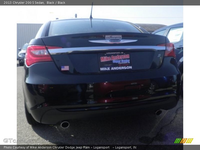 Black / Black 2013 Chrysler 200 S Sedan