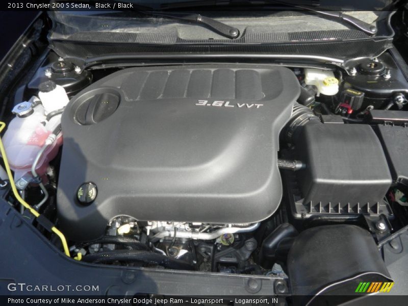 Black / Black 2013 Chrysler 200 S Sedan