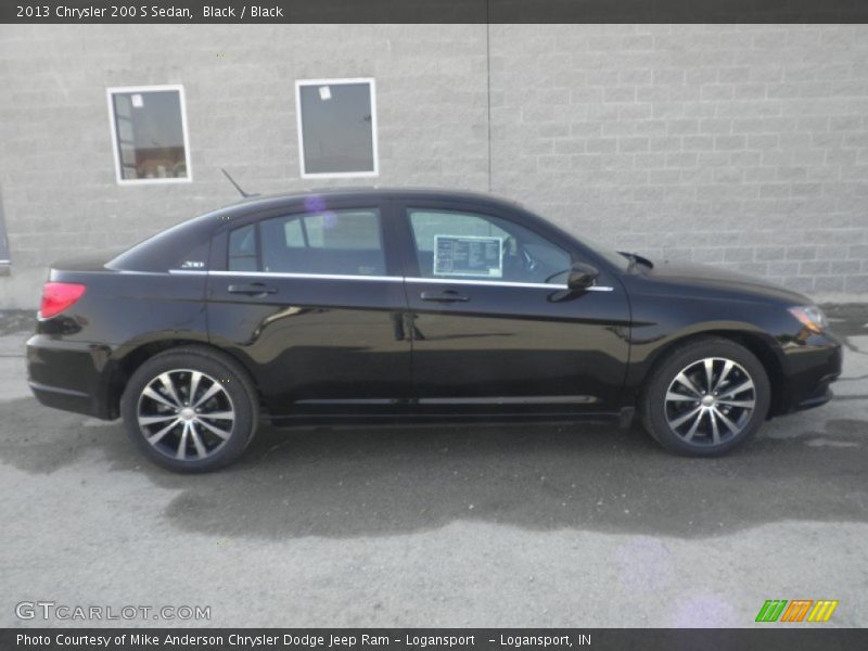 Black / Black 2013 Chrysler 200 S Sedan