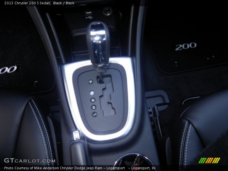 Black / Black 2013 Chrysler 200 S Sedan