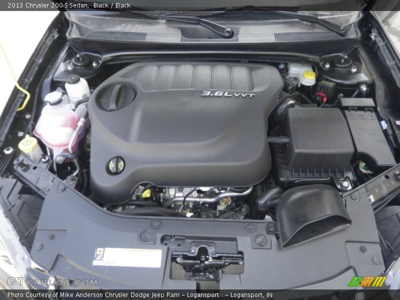 Black / Black 2013 Chrysler 200 S Sedan