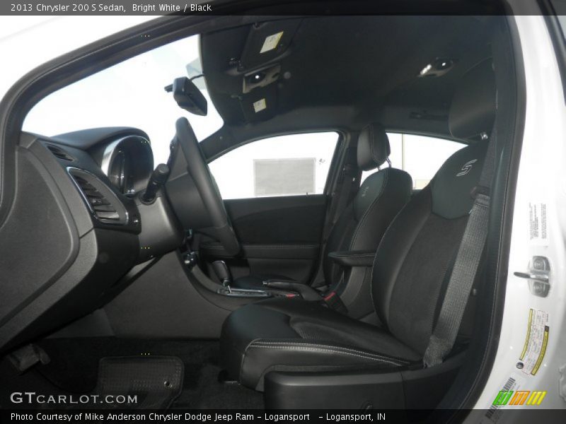 Bright White / Black 2013 Chrysler 200 S Sedan