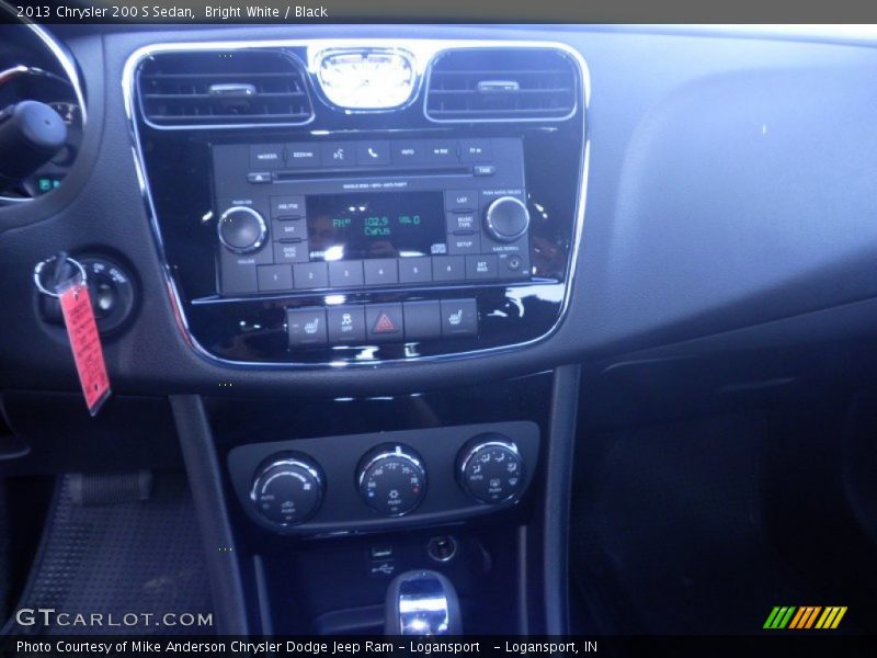 Bright White / Black 2013 Chrysler 200 S Sedan