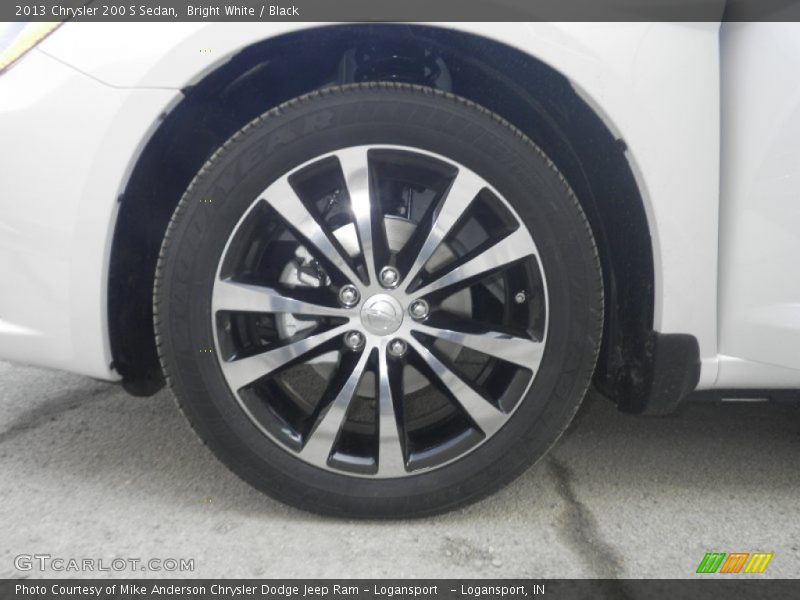 Bright White / Black 2013 Chrysler 200 S Sedan