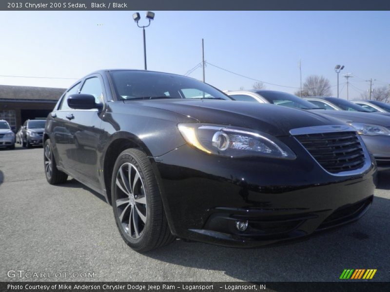 Black / Black 2013 Chrysler 200 S Sedan
